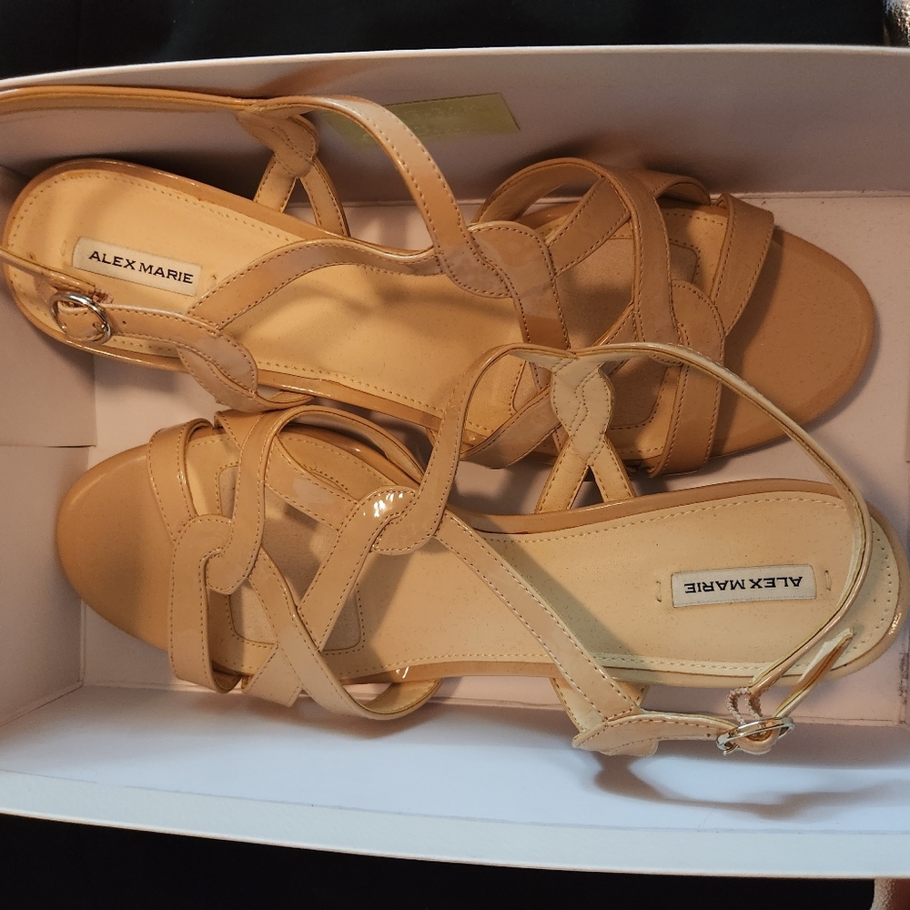 Alex Marie Crennan Two Spanish Sand Low Heels, size 11, New in Box